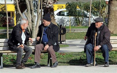 Türkiye'nin yaşlı nüfus oranı ilk kez çift hanede - Son Dakika Haberleri